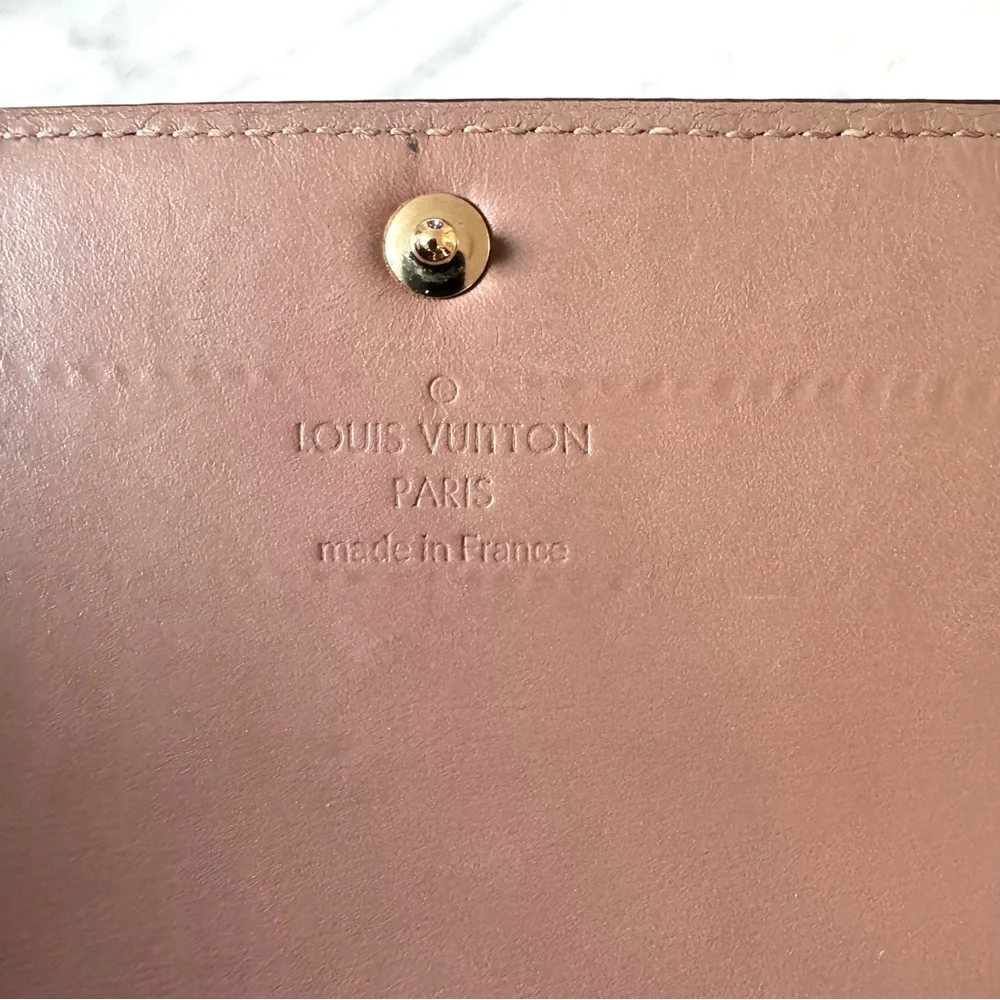 ๐ LOUIS VUITTON Authentic Neutral Pale Pink Patent Leather Wallet. - Picture 9 of 12